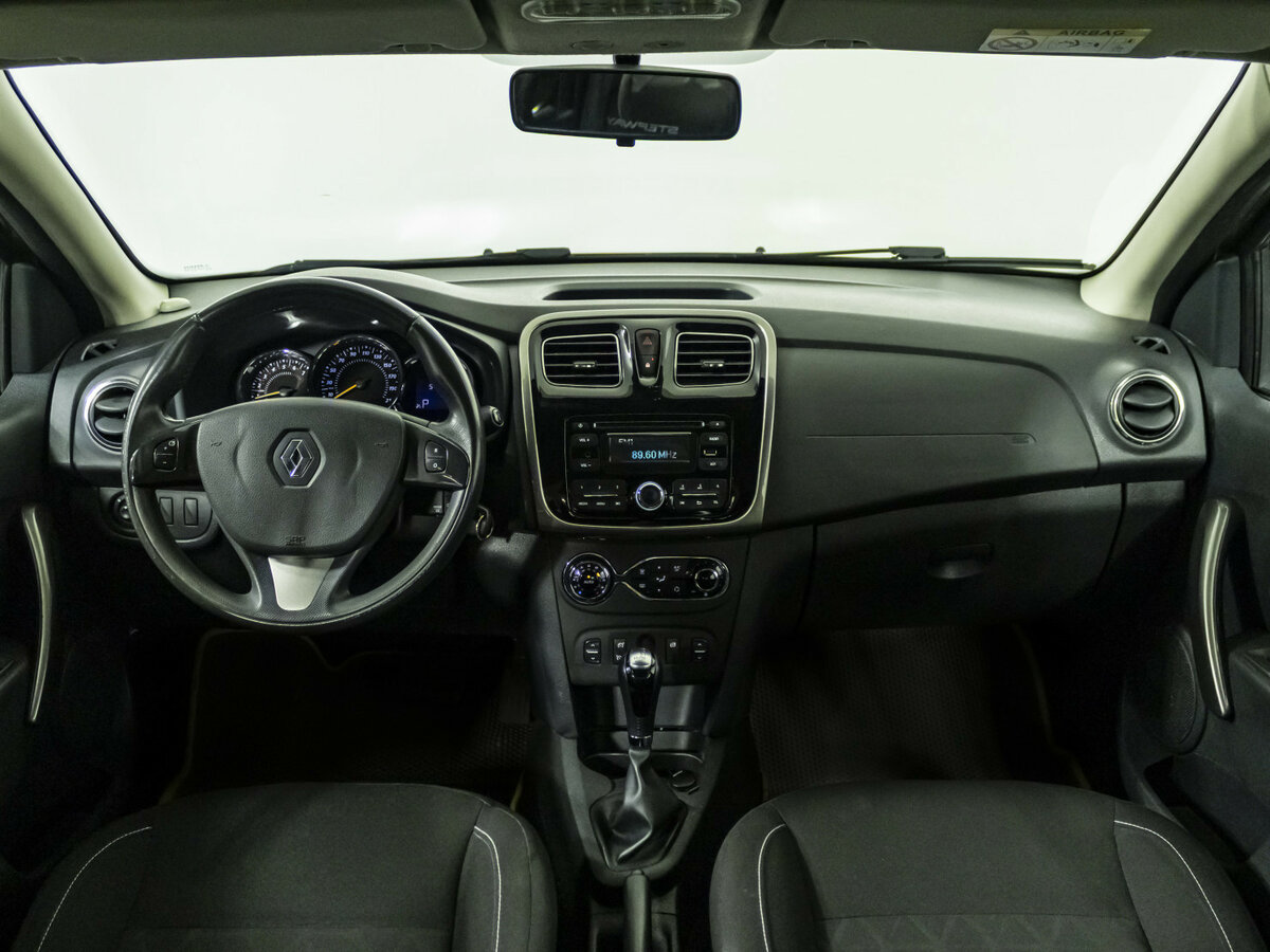 Renault Sandero с пробегом — 2015 год. Фото: #12