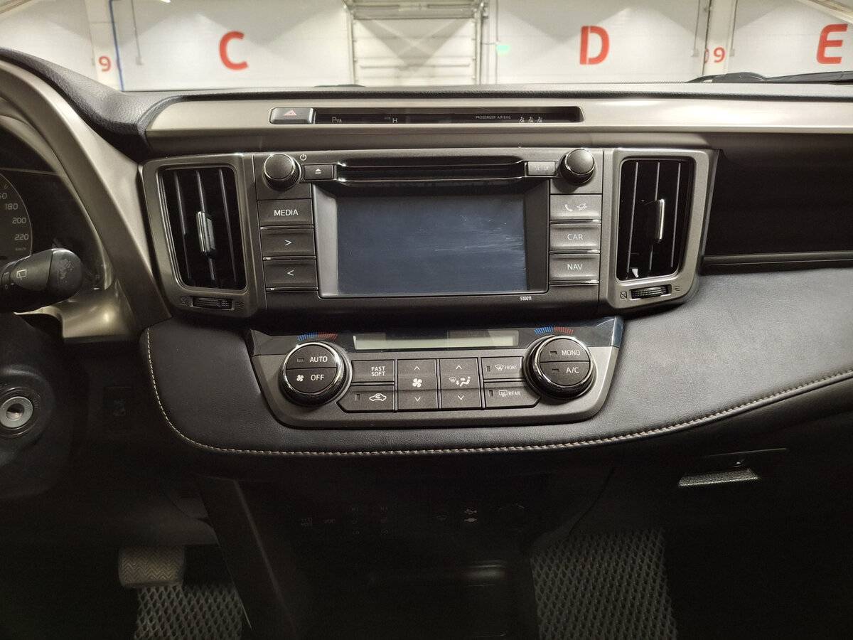 Toyota RAV4 с пробегом — 2014 год. Фото: #14