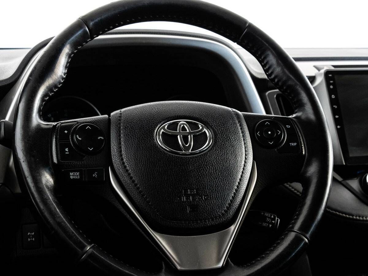 Toyota RAV4 с пробегом — 2017 год. Фото: #8
