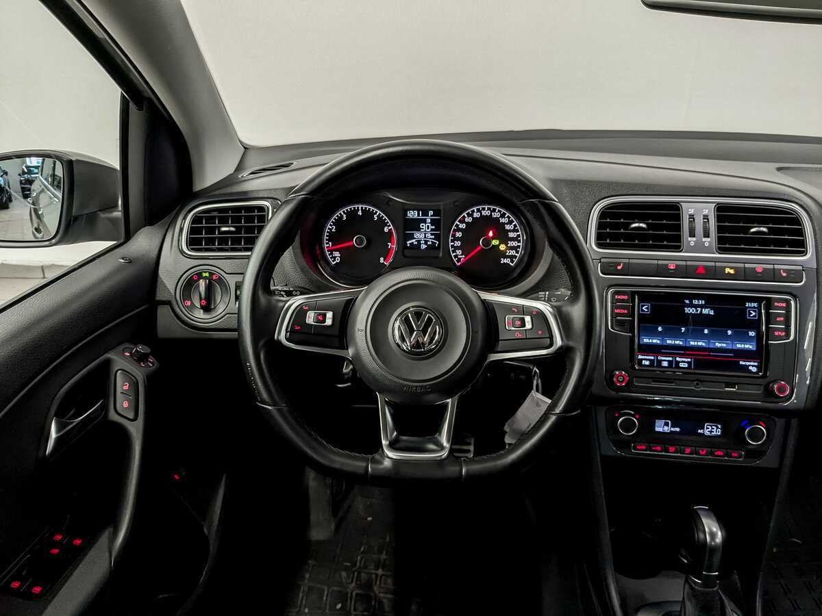 Volkswagen Polo с пробегом — 2018 год. Фото: #19