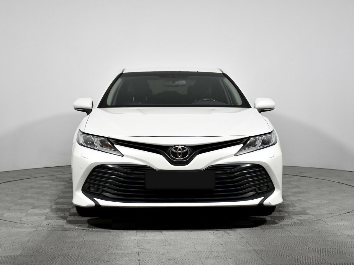 Toyota Camry с пробегом — 2020 год. Фото: #1