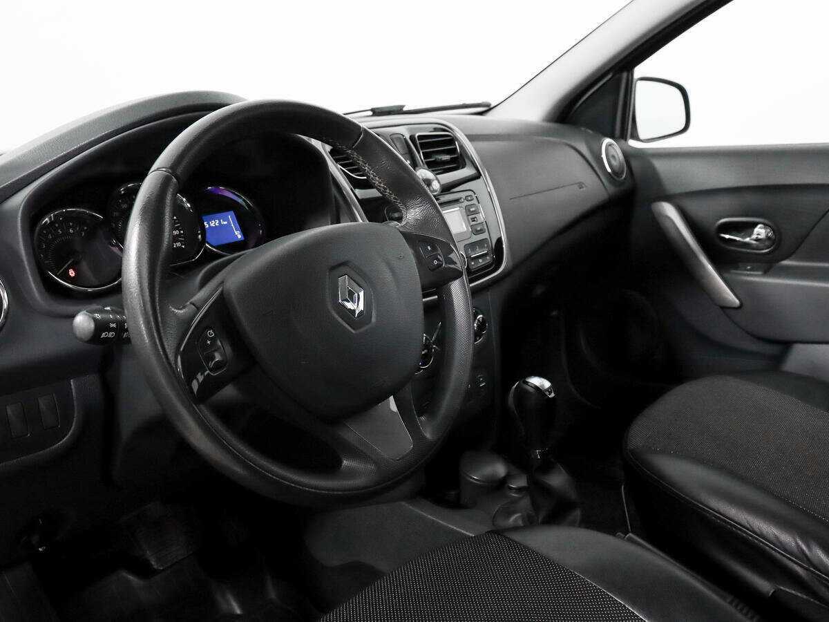 Renault Sandero с пробегом — 2016 год. Фото: #8