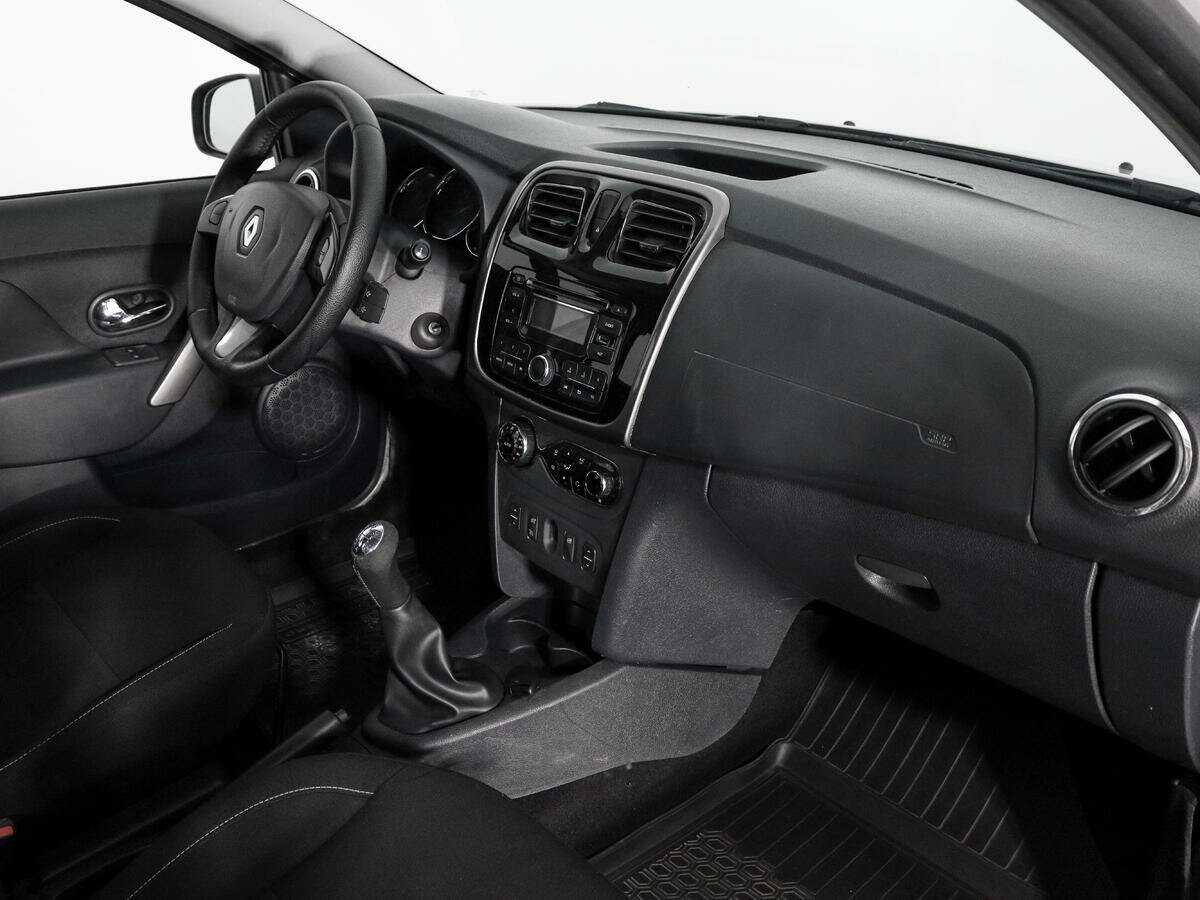 Renault Sandero с пробегом — 2017 год. Фото: #8