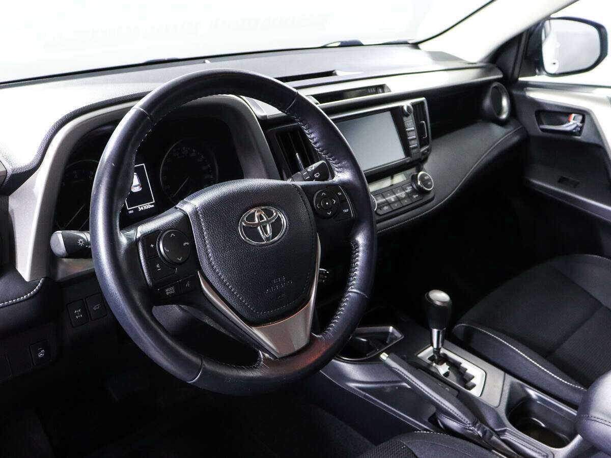 Toyota RAV4 с пробегом — 2017 год. Фото: #6