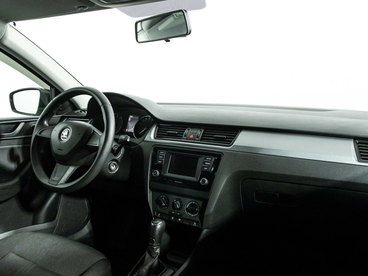 Skoda Rapid с пробегом — 2015 год. Фото: #8