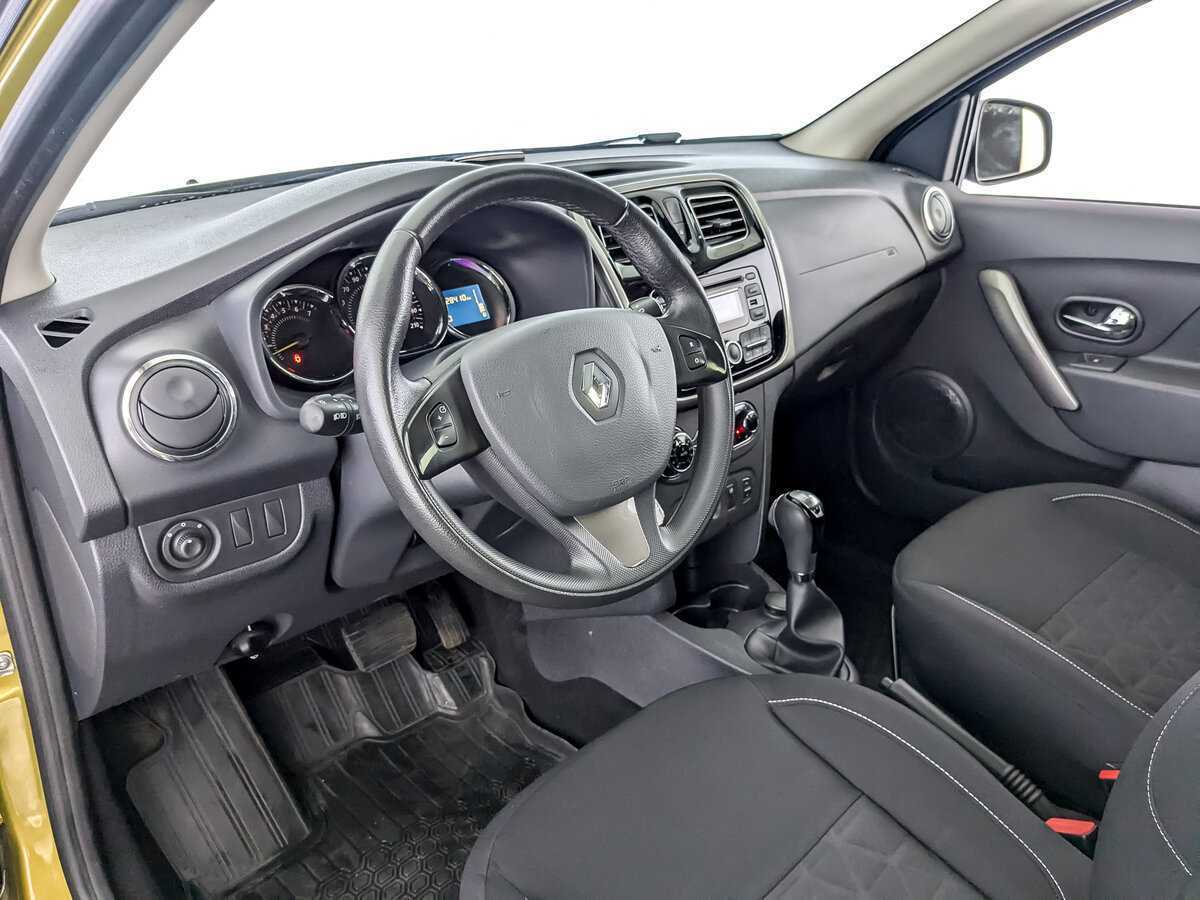 Renault Sandero с пробегом — 2016 год. Фото: #13