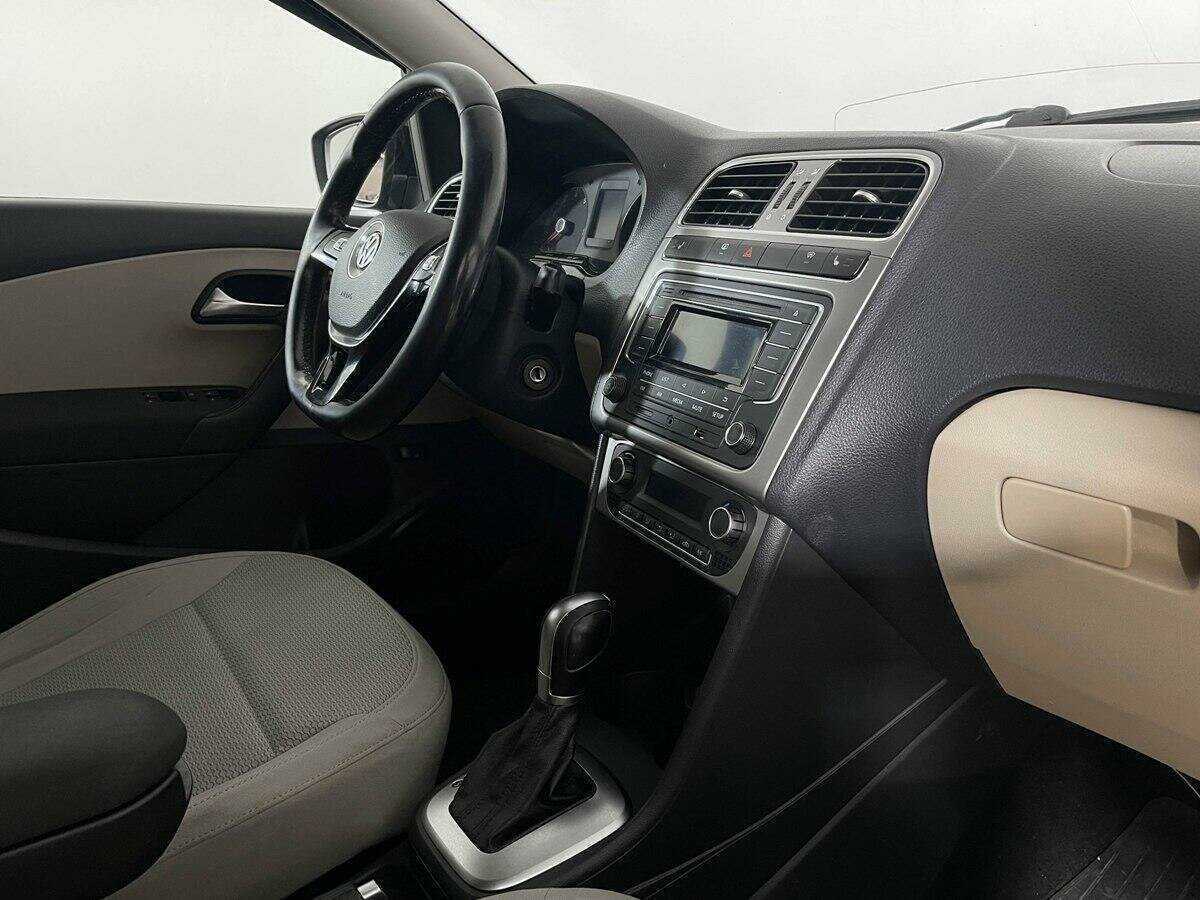 Volkswagen Polo с пробегом — 2016 год. Фото: #8