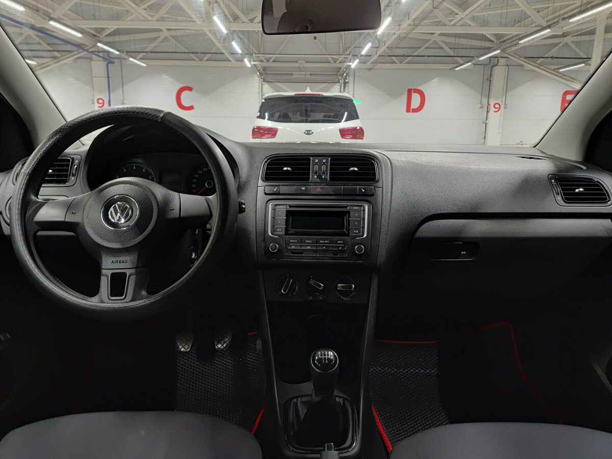 Volkswagen Polo с пробегом — 2014 год. Фото: #13
