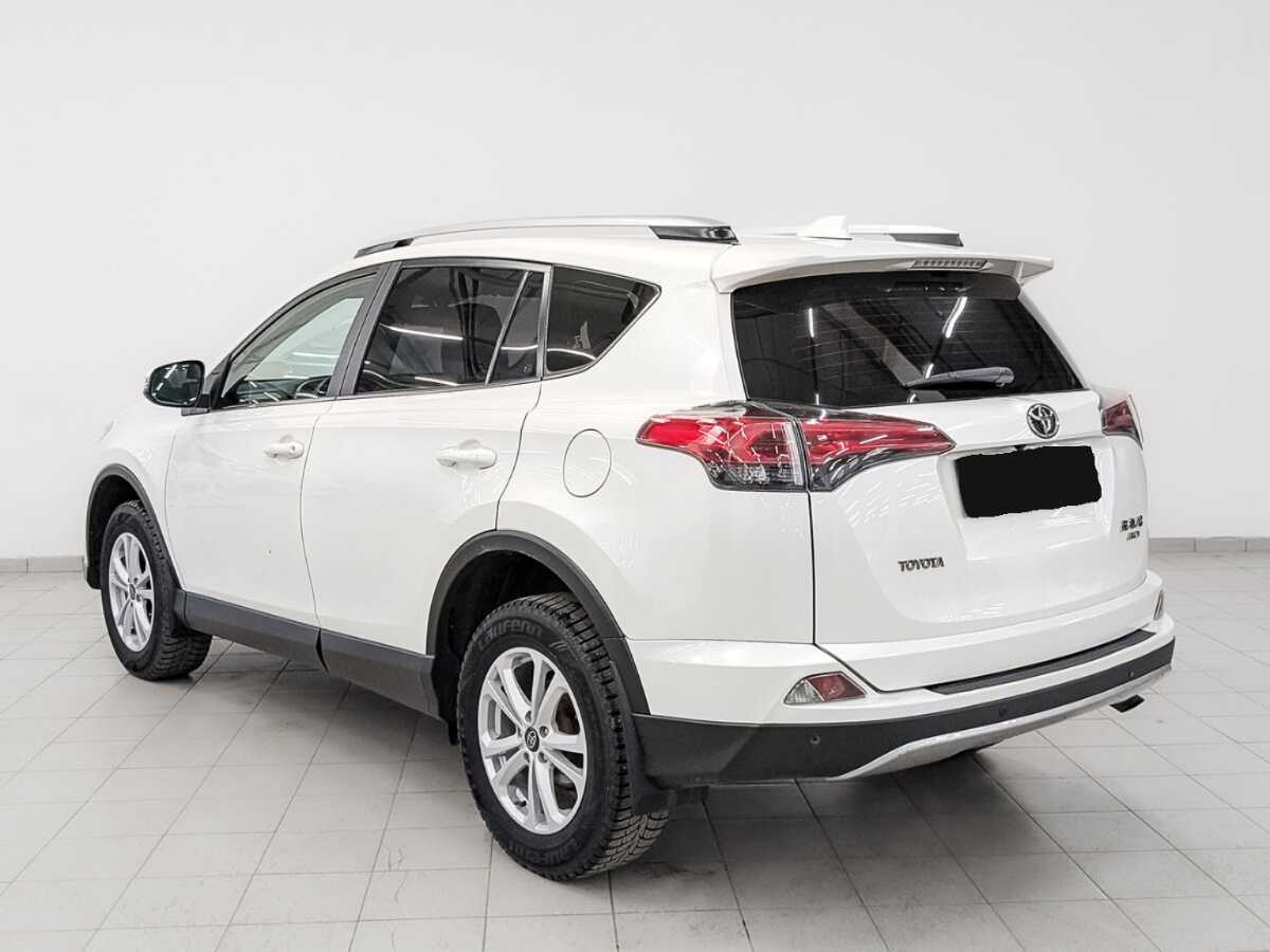 Toyota RAV4 с пробегом — 2017 год. Фото: #6