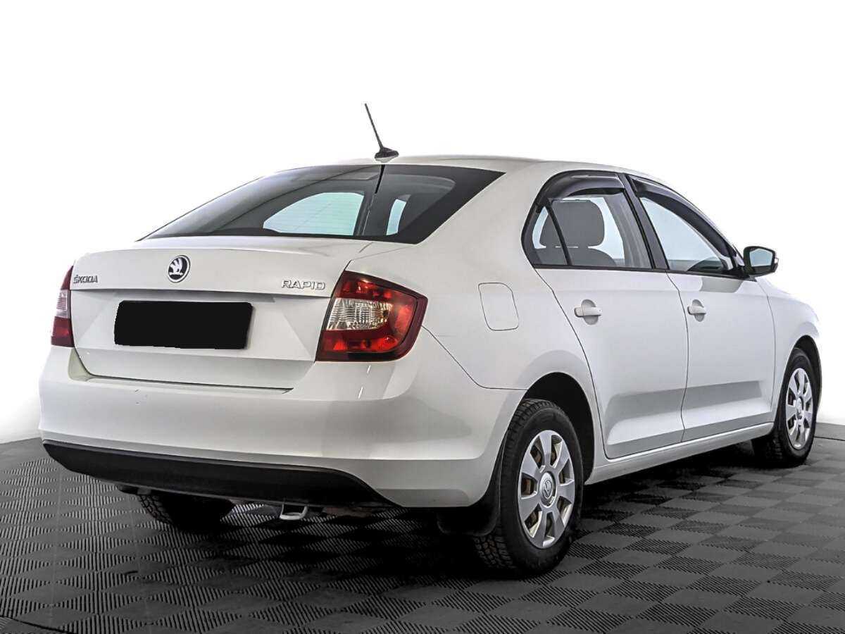 Skoda Rapid с пробегом — 2017 год. Фото: #4