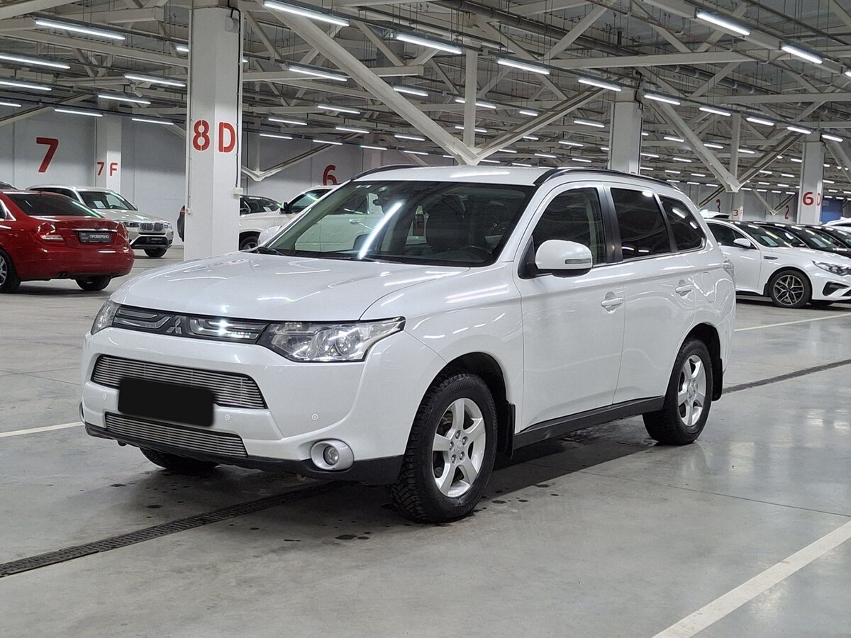 Mitsubishi Outlander с пробегом — 2013 год. Фото: #0