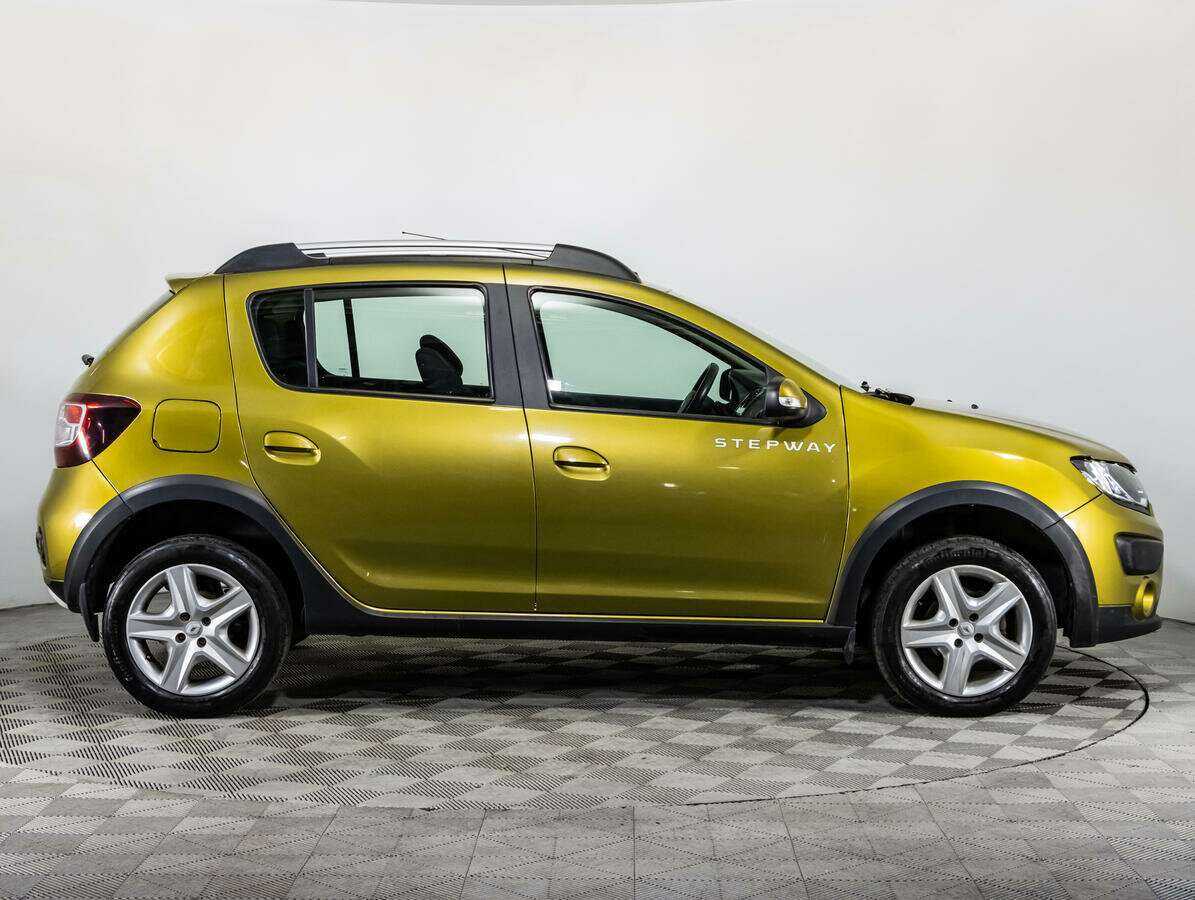 Renault Sandero с пробегом — 2017 год. Фото: #3