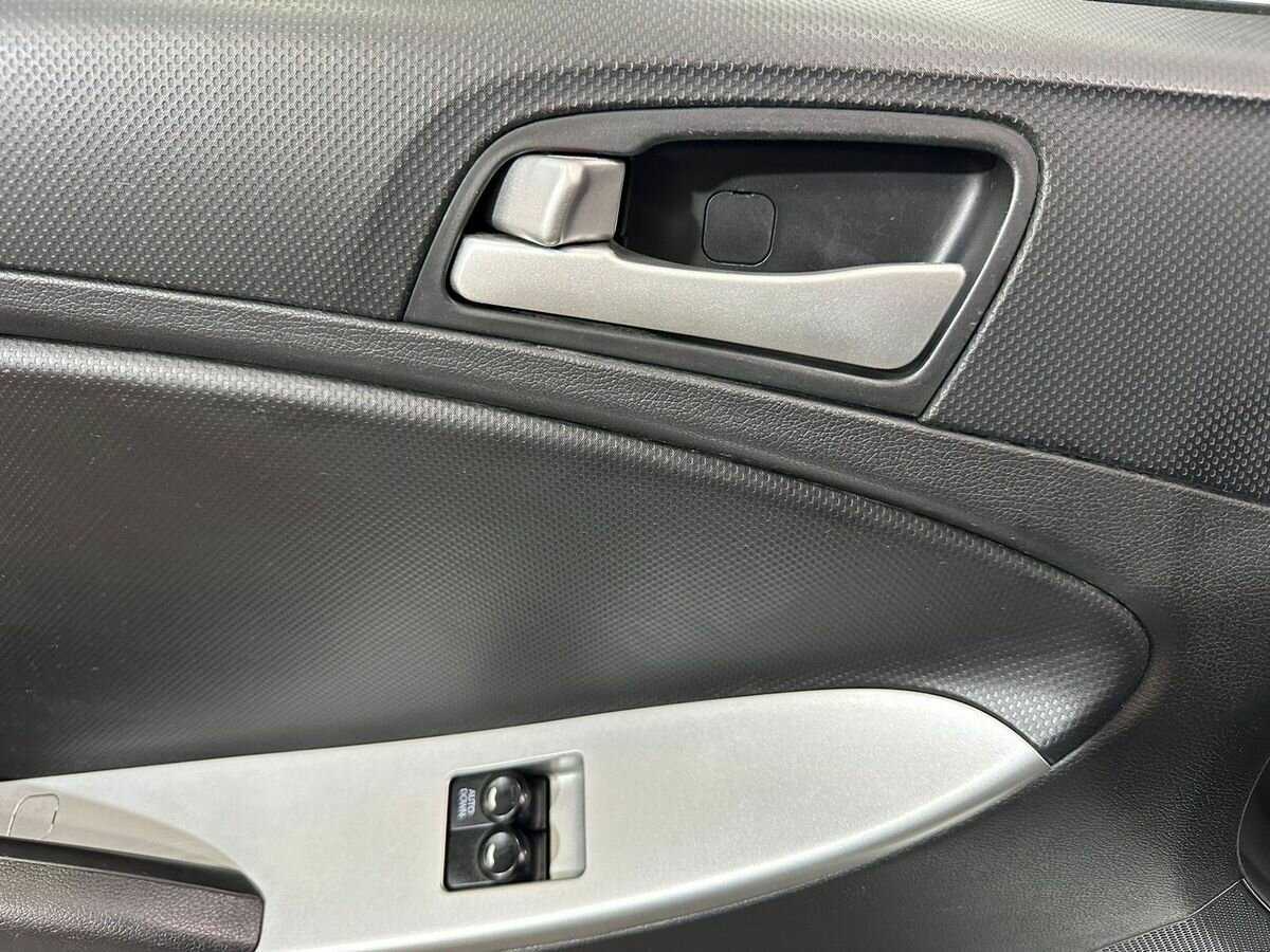 Hyundai Solaris с пробегом — 2014 год. Фото: #13