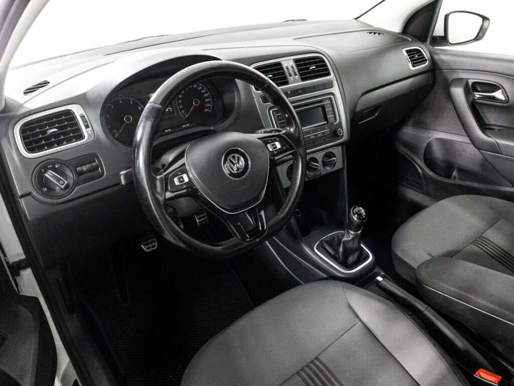 Volkswagen Polo с пробегом — 2016 год. Фото: #10