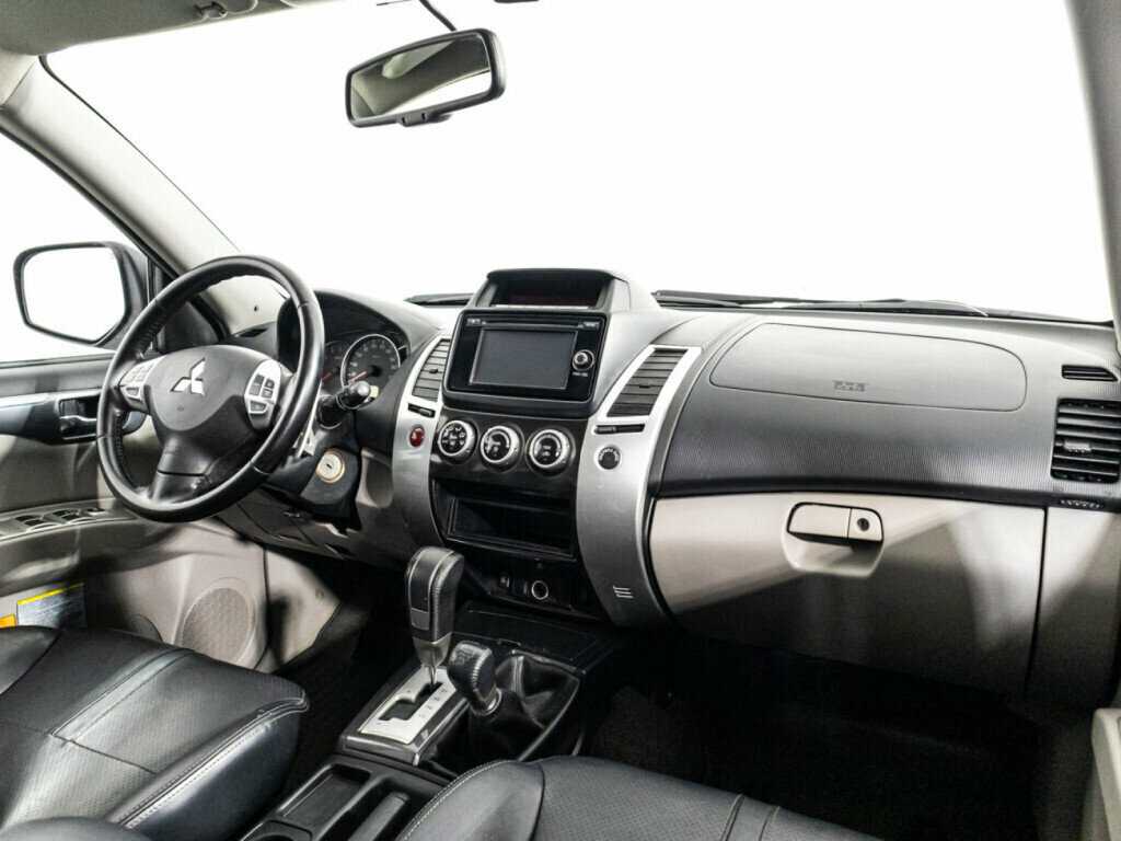 Mitsubishi Pajero Sport с пробегом — 2014 год. Фото: #8