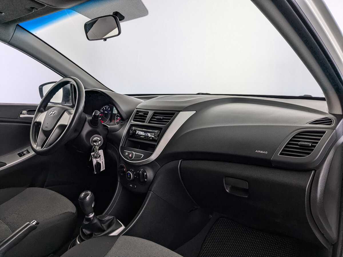 Hyundai Solaris с пробегом — 2014 год. Фото: #8