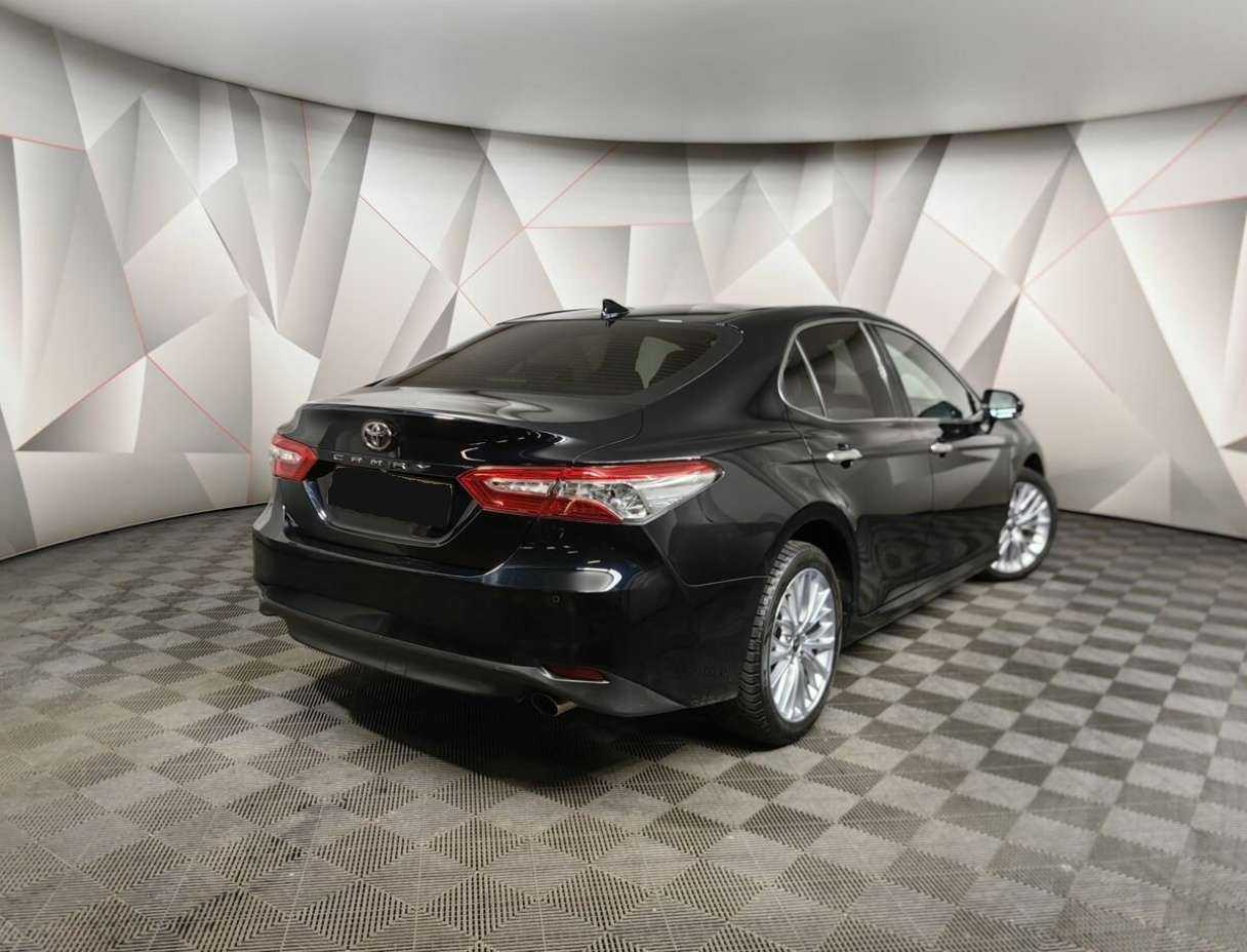 Toyota Camry с пробегом — 2020 год. Фото: #1