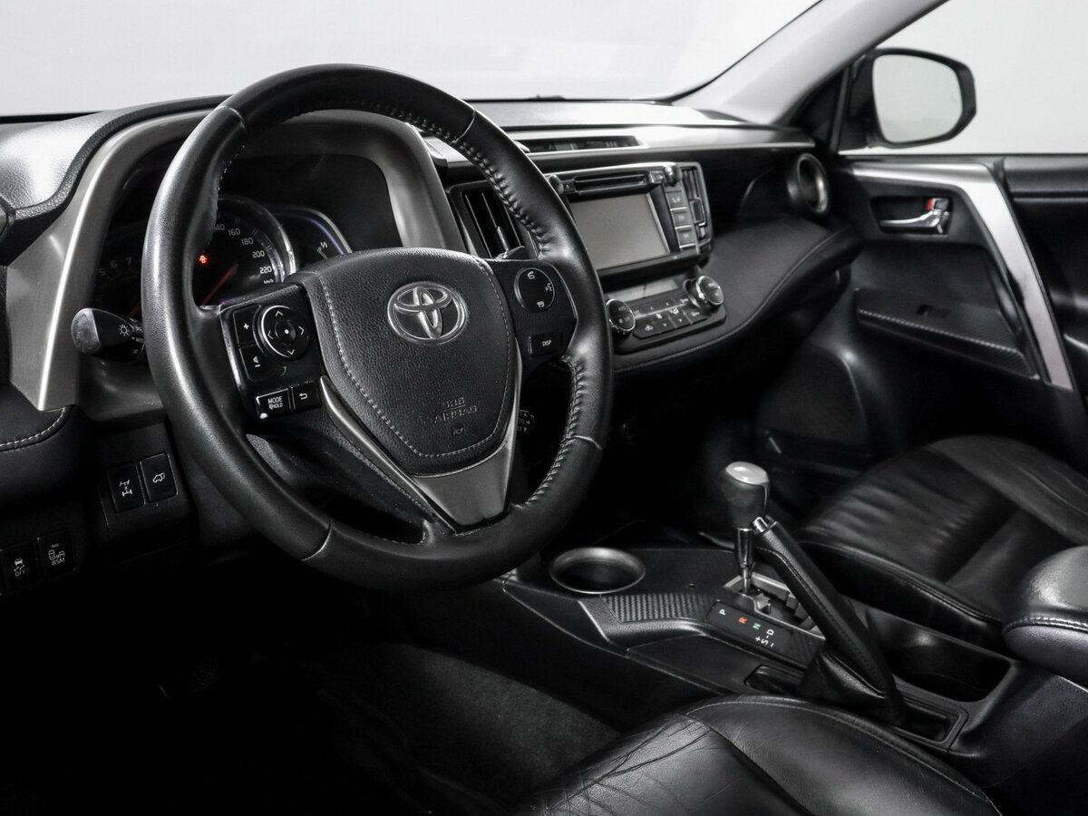 Toyota RAV4 с пробегом — 2013 год. Фото: #13