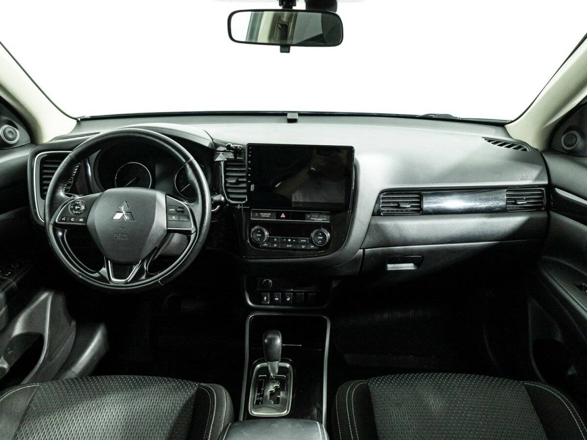 Mitsubishi Outlander с пробегом — 2018 год. Фото: #12