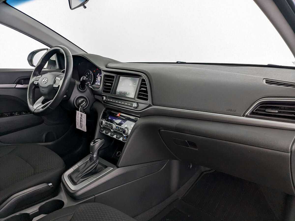 Hyundai Elantra с пробегом — 2020 год. Фото: #8