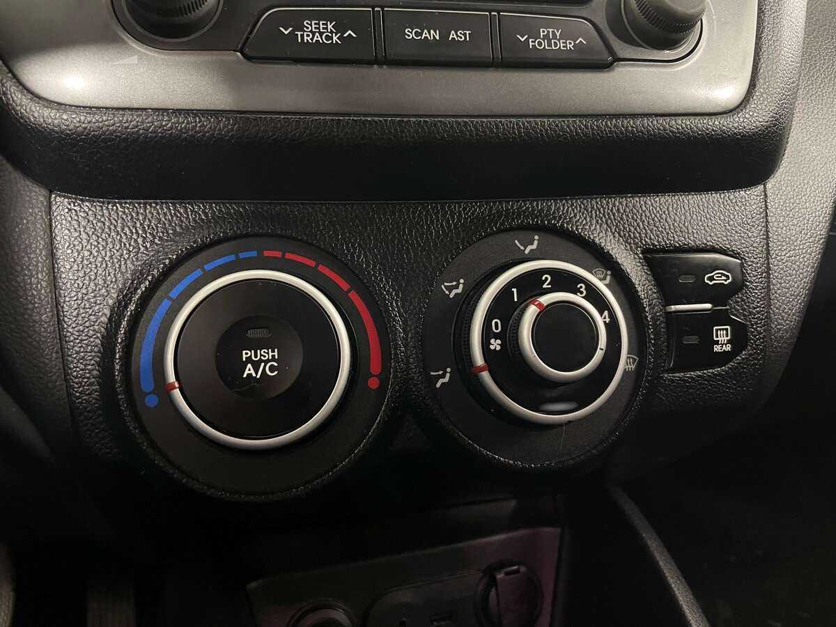 Kia Rio с пробегом — 2013 год. Фото: #12