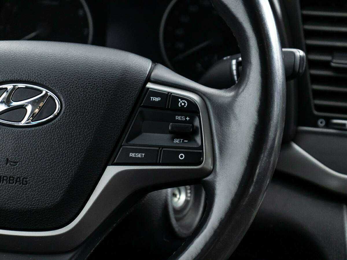 Hyundai Elantra с пробегом — 2017 год. Фото: #19