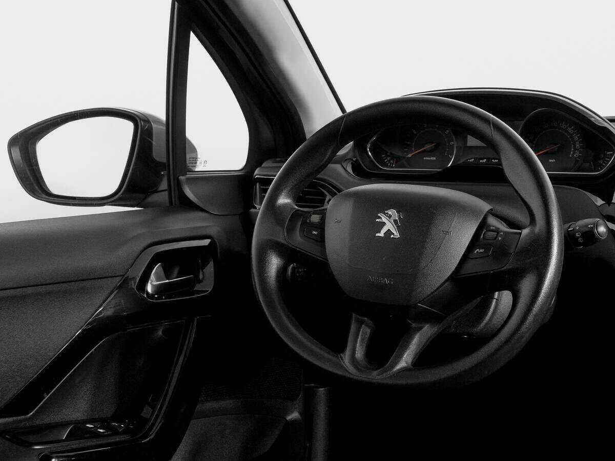 Peugeot 208 с пробегом — 2013 год. Фото: #13