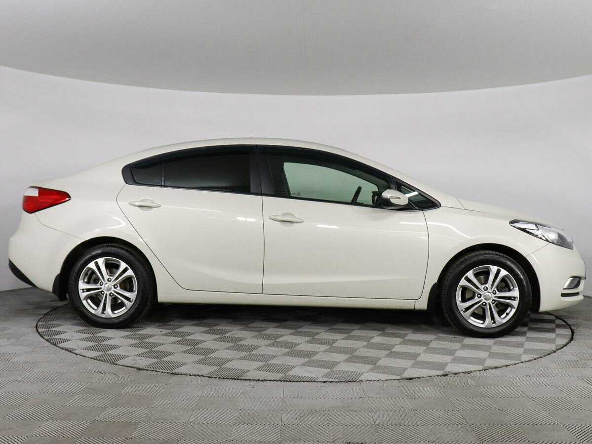 Kia Cerato с пробегом — 2013 год. Фото: #3