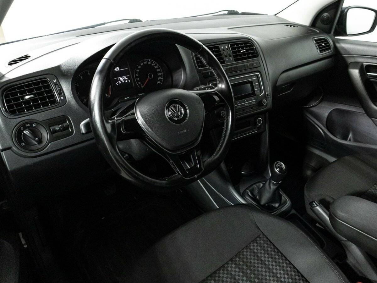 Volkswagen Polo с пробегом — 2017 год. Фото: #10