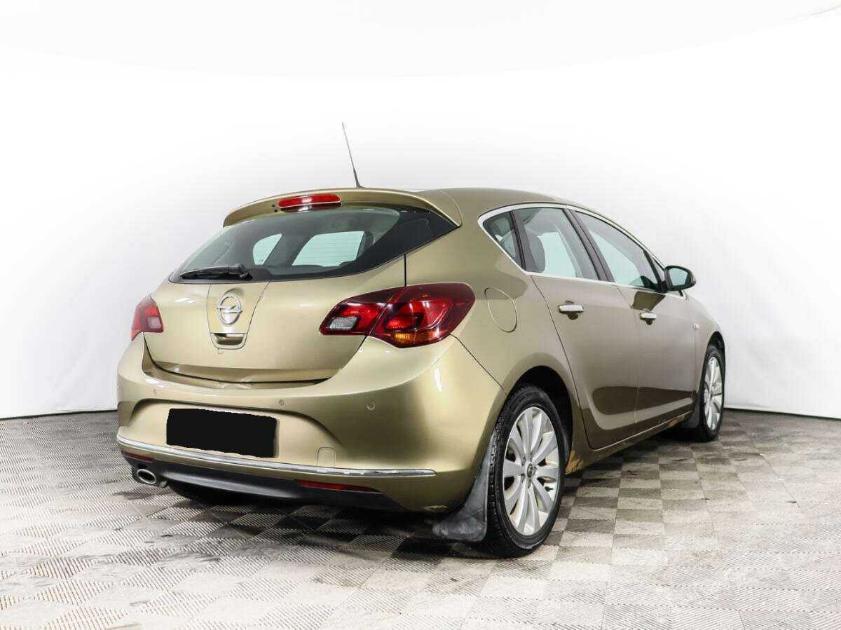 Opel Astra с пробегом — 2013 год. Фото: #4