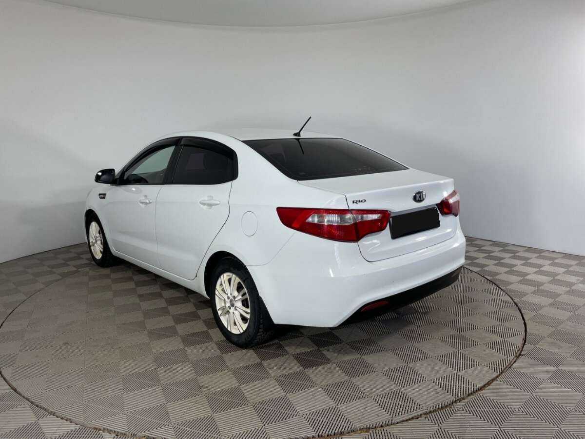Kia Rio с пробегом — 2013 год. Фото: #5