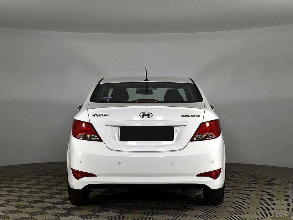 Hyundai Solaris с пробегом — 2014 год. Фото: #3