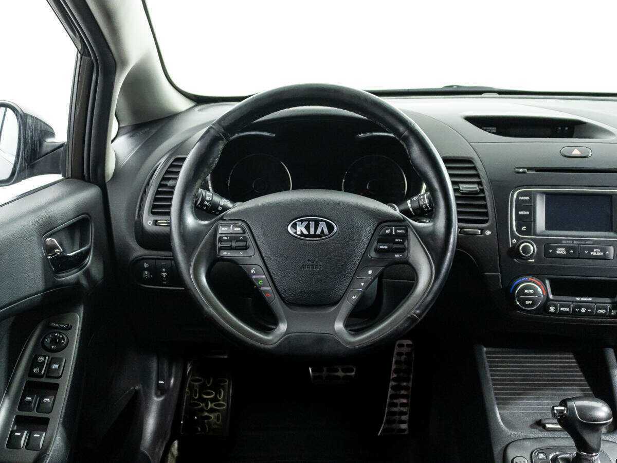 Kia Cerato с пробегом — 2015 год. Фото: #18