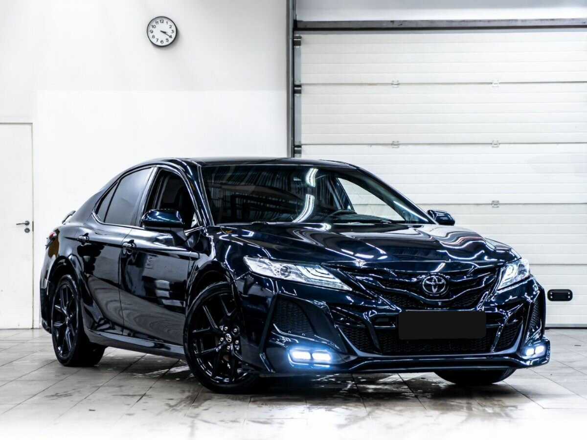 Toyota Camry с пробегом — 2018 год. Фото: #1