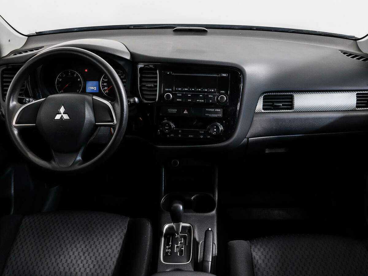 Mitsubishi Outlander с пробегом — 2012 год. Фото: #11