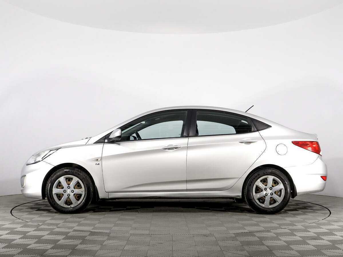 Hyundai Solaris с пробегом — 2013 год. Фото: #7