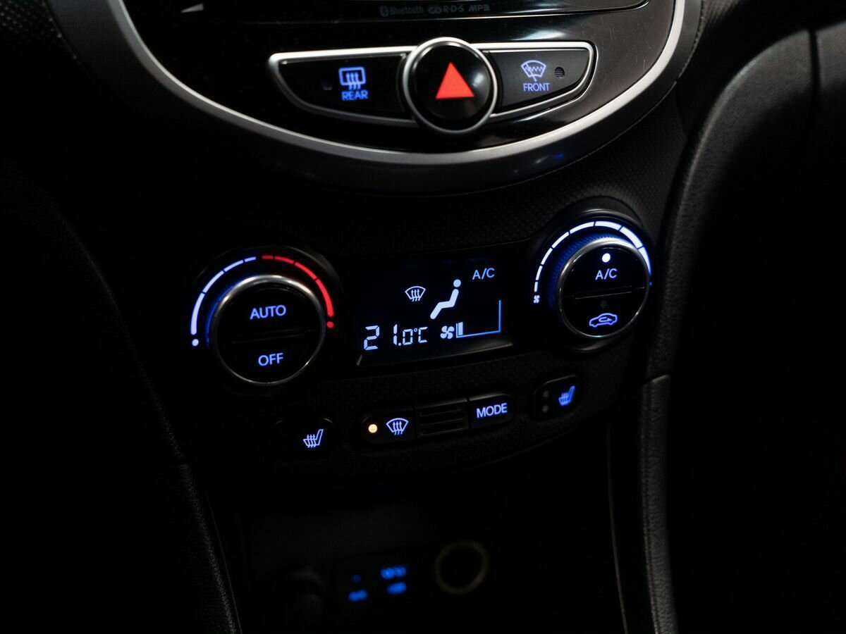 Hyundai Solaris с пробегом — 2015 год. Фото: #12
