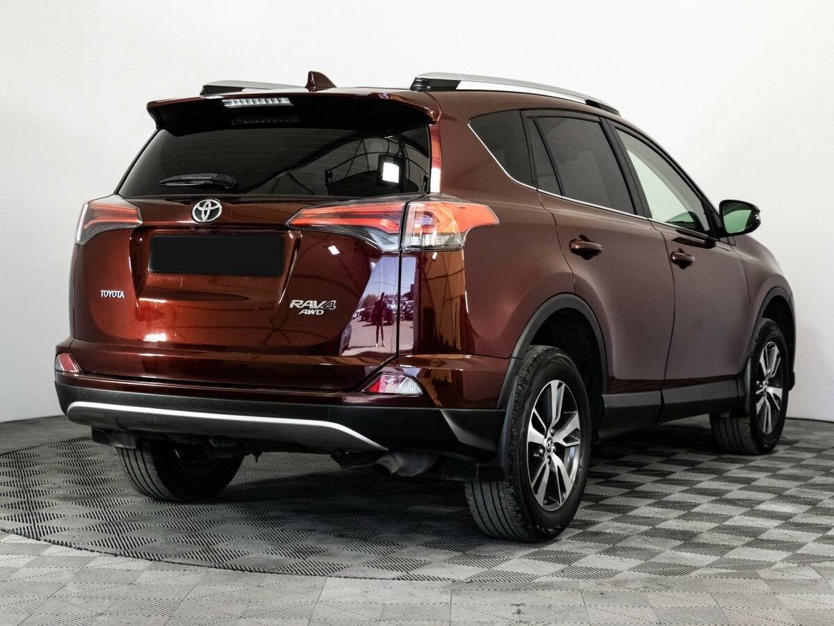 Toyota RAV4 с пробегом — 2017 год. Фото: #3