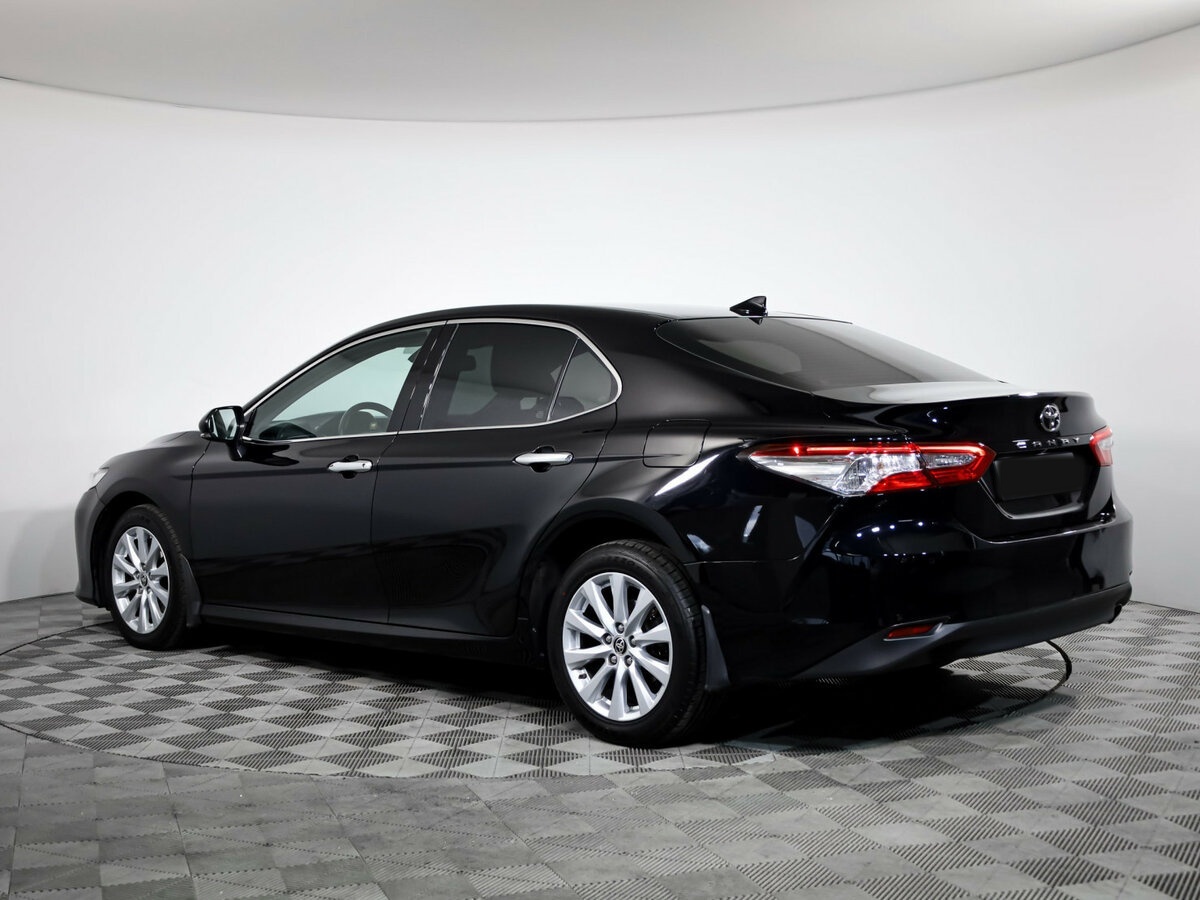 Toyota Camry с пробегом — 2021 год. Фото: #4