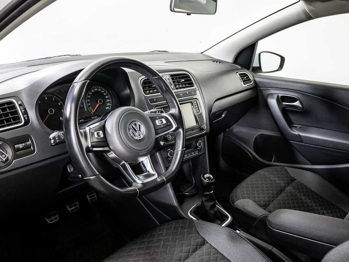 Volkswagen Polo с пробегом — 2018 год. Фото: #8