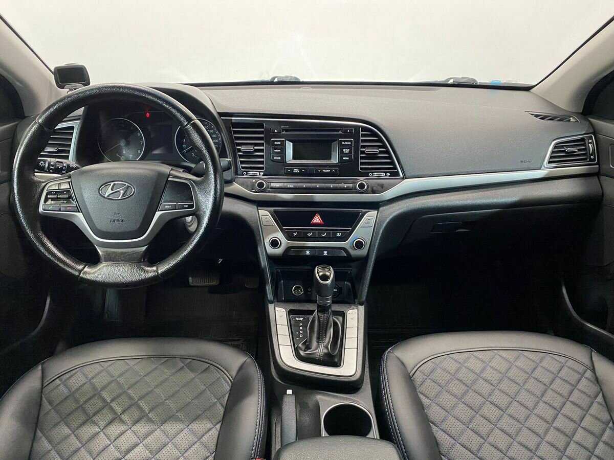 Hyundai Elantra с пробегом — 2017 год. Фото: #8