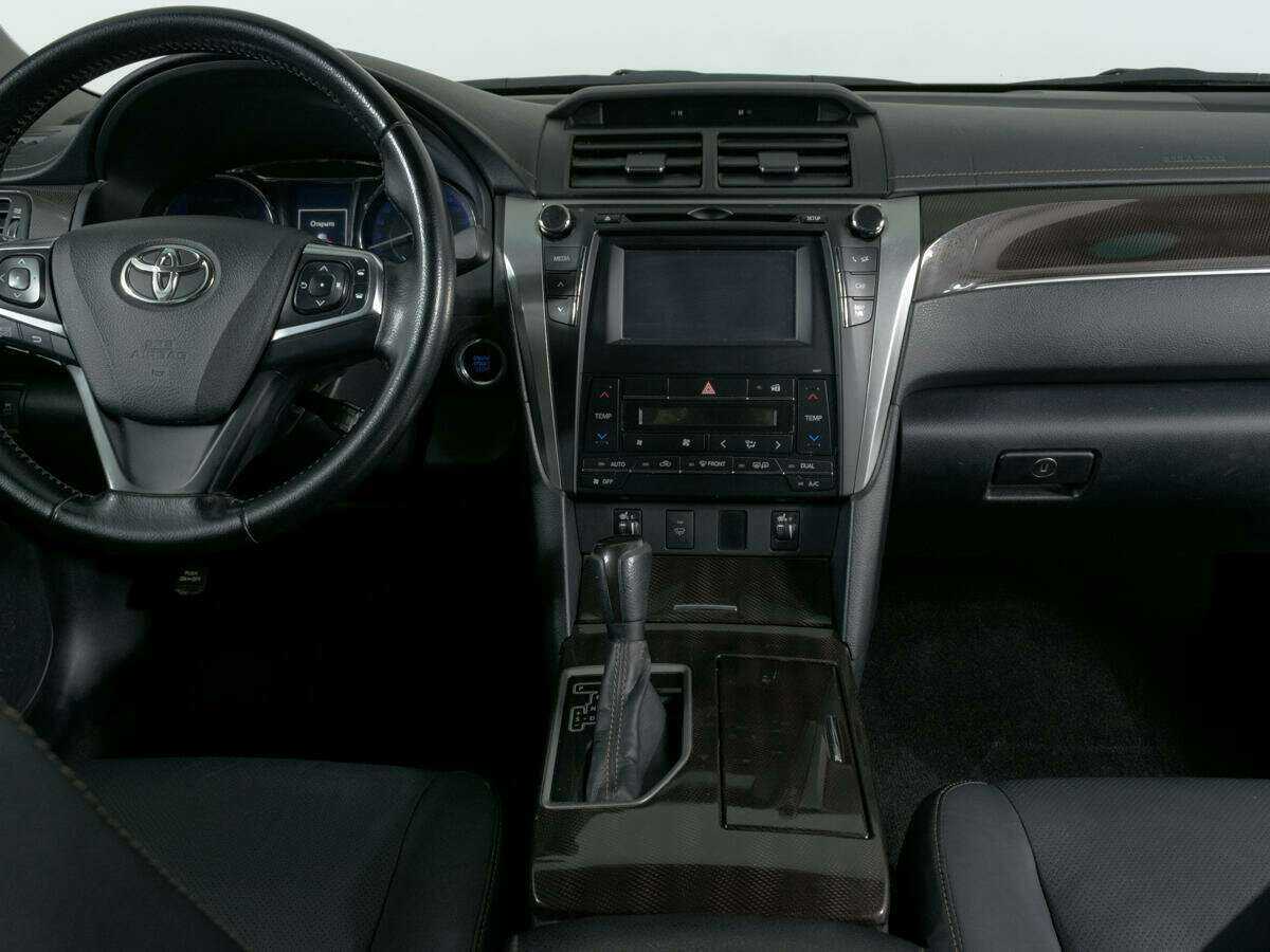 Toyota Camry с пробегом — 2016 год. Фото: #9