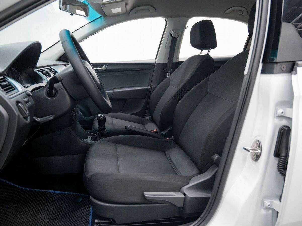 Skoda Rapid с пробегом — 2017 год. Фото: #17