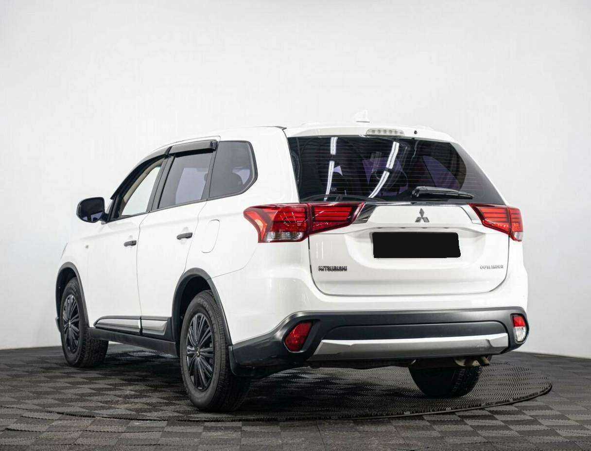 Mitsubishi Outlander с пробегом — 2018 год. Фото: #3