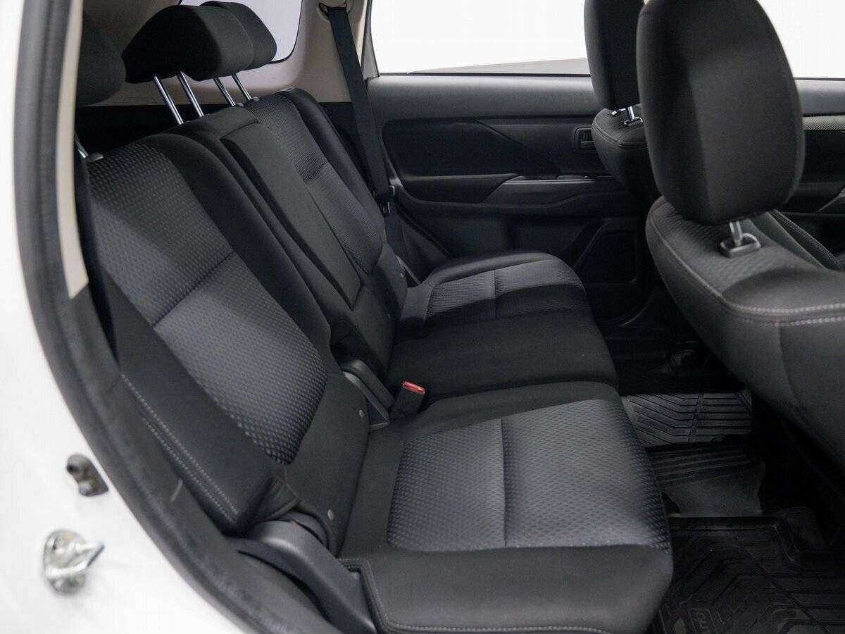 Mitsubishi Outlander с пробегом — 2018 год. Фото: #8