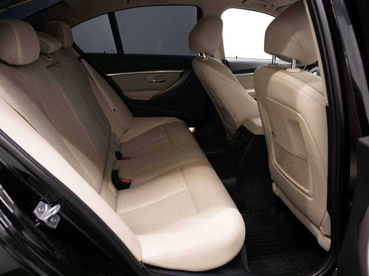 BMW 3 серии с пробегом — 2018 год. Фото: #9