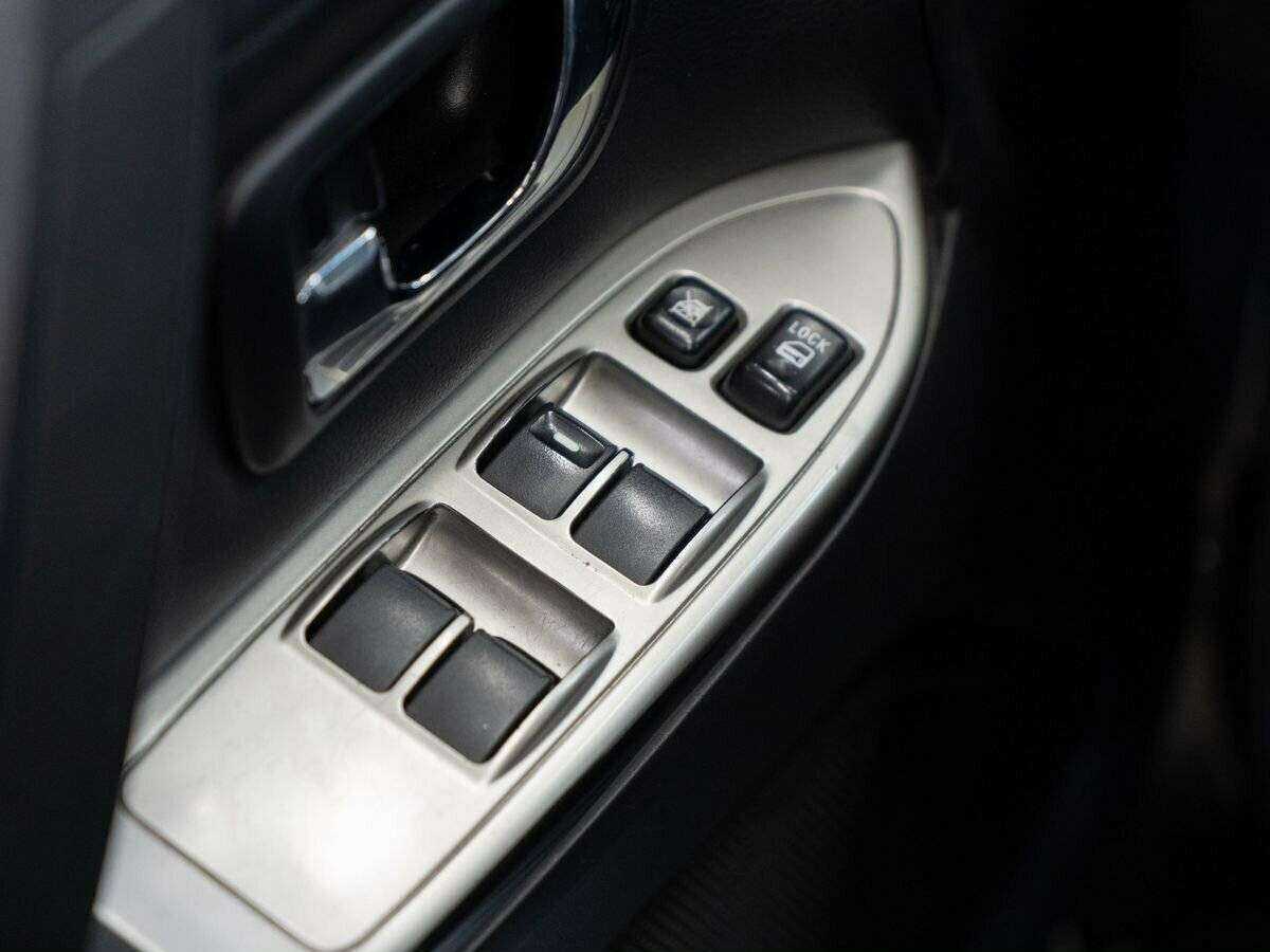 Mitsubishi Pajero с пробегом — 2014 год. Фото: #11