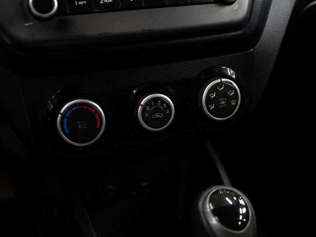 Kia Rio с пробегом — 2016 год. Фото: #10