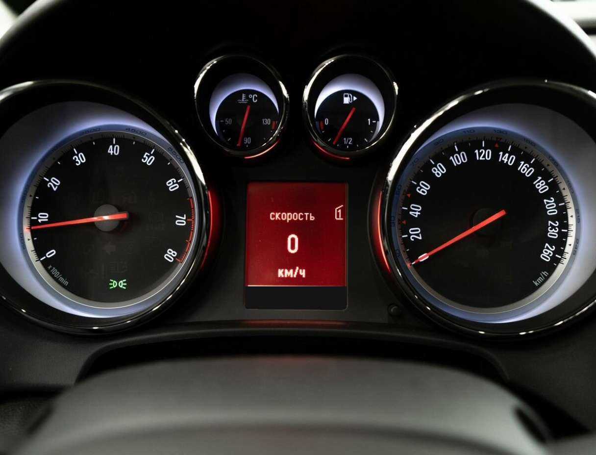 Opel Astra с пробегом — 2012 год. Фото: #10