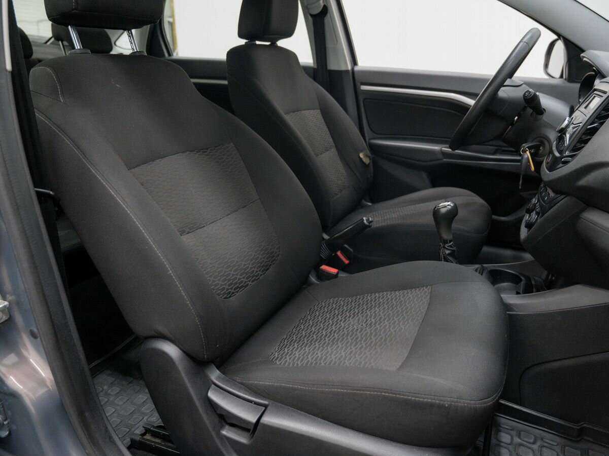 Lada (ВАЗ) Vesta с пробегом — 2015 год. Фото: #7